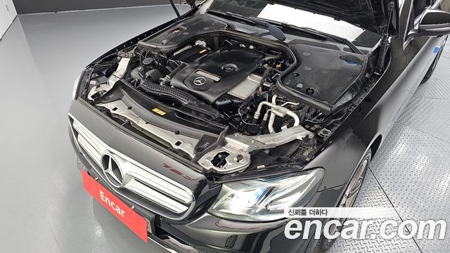 Mercedes-Benz E-Class E300 4MATIC Avnatgarde