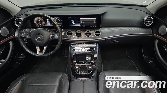 Mercedes-Benz E-Class E300 4MATIC Avnatgarde