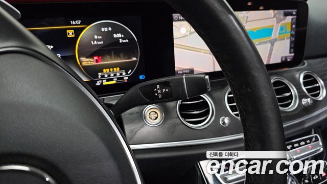 Mercedes-Benz E-Class E300 4MATIC Avnatgarde