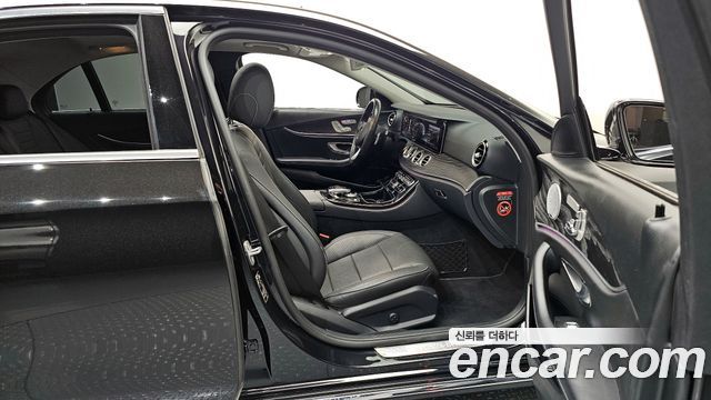 Mercedes-Benz E-Class E300 4MATIC Avnatgarde