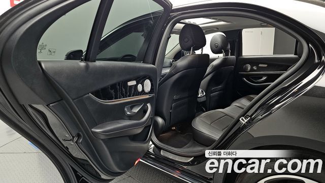 Mercedes-Benz E-Class E300 4MATIC Avnatgarde
