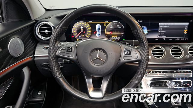 Mercedes-Benz E-Class E300 4MATIC Avnatgarde