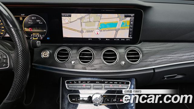 Mercedes-Benz E-Class E300 4MATIC Avnatgarde