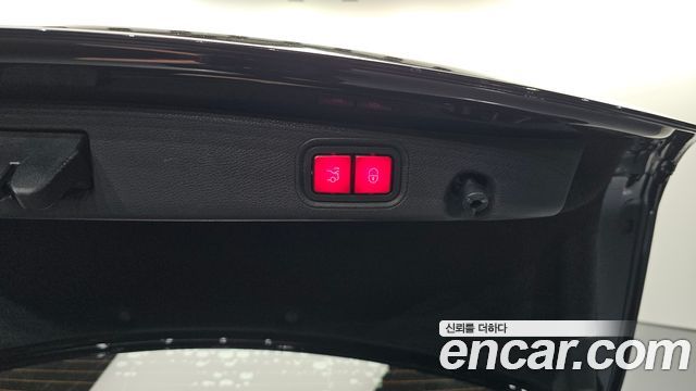 Mercedes-Benz E-Class E300 4MATIC Avnatgarde