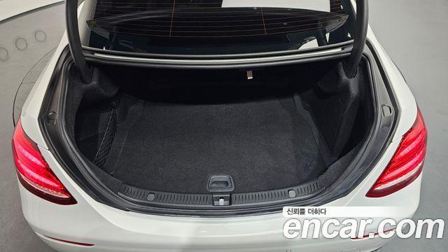 Mercedes-Benz E-Class E200 Avantgarde