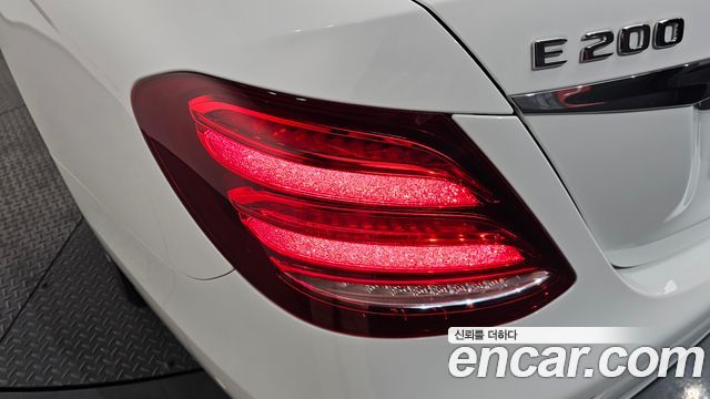 Mercedes-Benz E-Class E200 Avantgarde