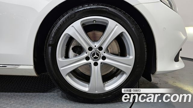 Mercedes-Benz E-Class E200 Avantgarde