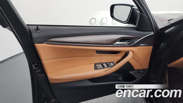 BMW 5-Series 530e M Sport