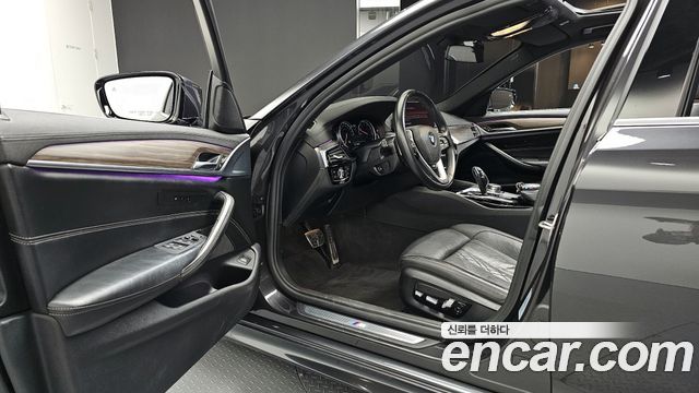 BMW 5-Series 530i M Sport Package Plus