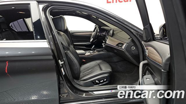BMW 5-Series 530i M Sport Package Plus