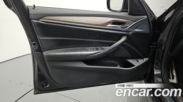 BMW 5-Series 530i M Sport Package Plus
