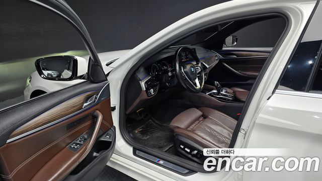BMW 5-Series 530i M Sport Package Plus