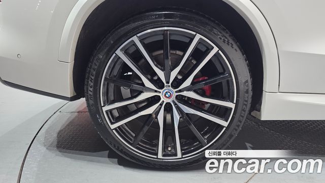 BMW X5 M50i