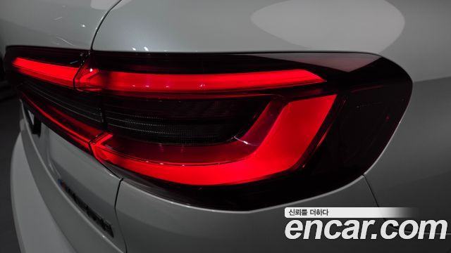 BMW X5 M50i