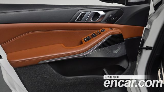 BMW X5 M50i