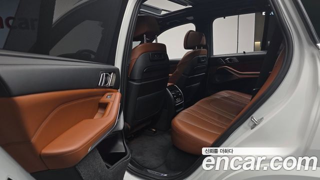 BMW X5 M50i