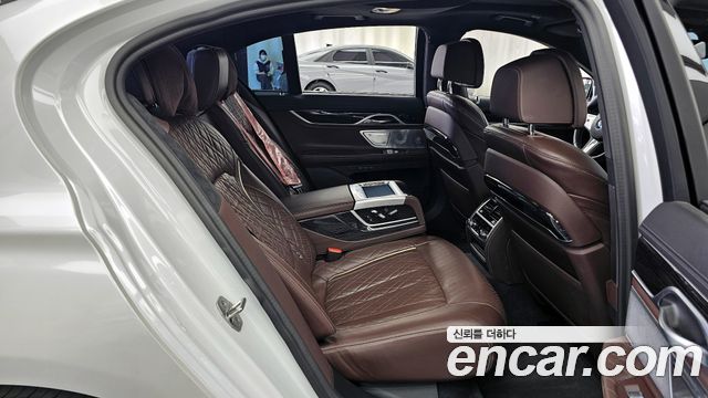 BMW 7-Series 730d xDrive M Sport