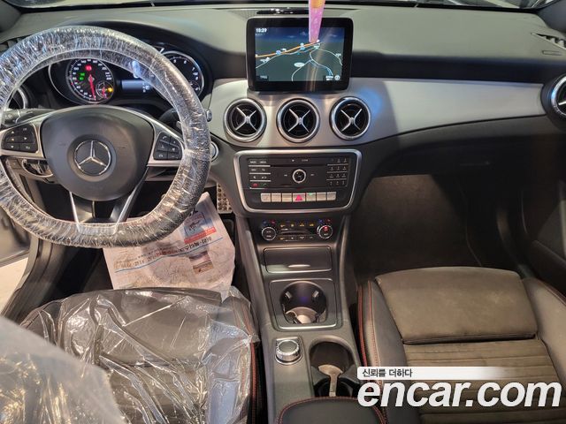 Mercedes-Benz CLA-Class CLA250 4MATIC AMG Line