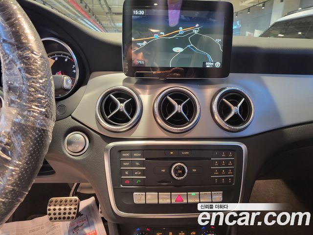 Mercedes-Benz CLA-Class CLA250 4MATIC AMG Line