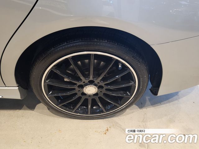 Mercedes-Benz CLA-Class CLA250 4MATIC AMG Line