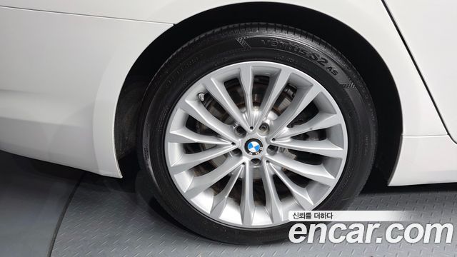 BMW 5-Series 530i xDrive Luxury Plus