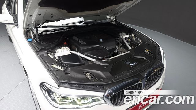 BMW 5-Series 530i xDrive Luxury Plus