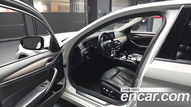 BMW 5-Series 530i xDrive Luxury Plus