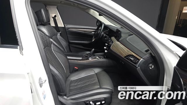 BMW 5-Series 530i xDrive Luxury Plus