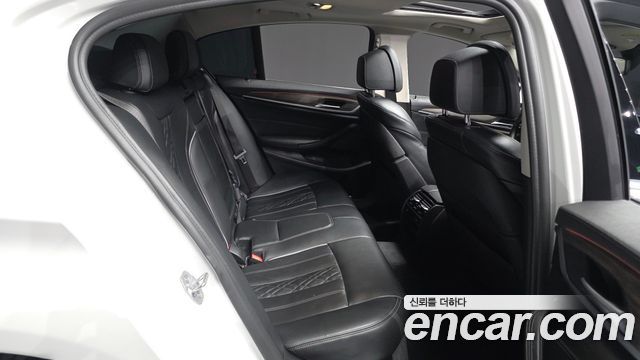 BMW 5-Series 530i xDrive Luxury Plus