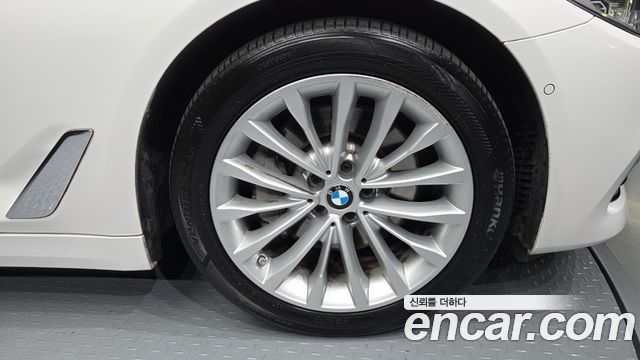 BMW 5-Series 530i xDrive Luxury Plus