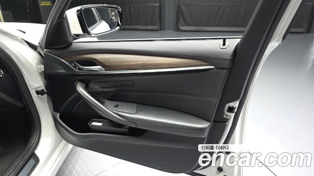 BMW 5-Series 530i xDrive Luxury Plus