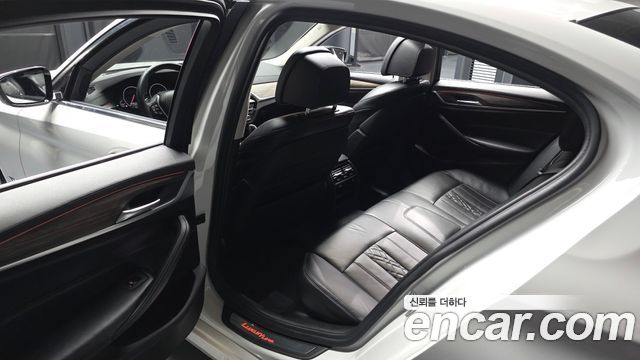 BMW 5-Series 530i xDrive Luxury Plus