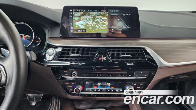 BMW 5-Series 520d xDrive M Sport Package Plus