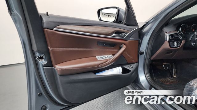BMW 5-Series 520d xDrive M Sport Package Plus