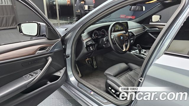 BMW 5-Series 530i M Sport Package Plus