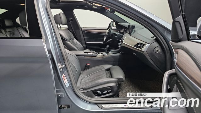 BMW 5-Series 530i M Sport Package Plus