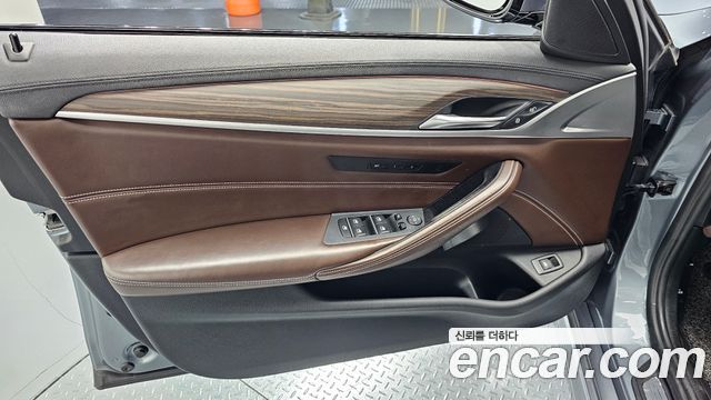 BMW 5-Series 520d xDrive M Sport Package Plus