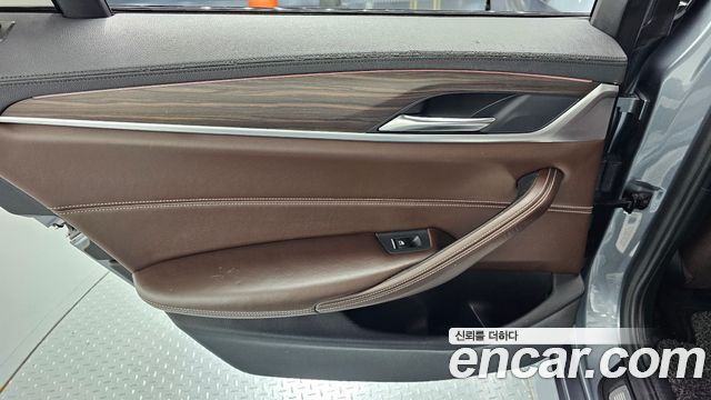 BMW 5-Series 520d xDrive M Sport Package Plus