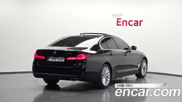 BMW 5-Series 530i xDrive Luxury