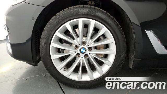 BMW 5-Series 530i xDrive Luxury