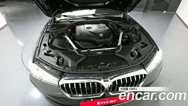 BMW 5-Series 530i xDrive Luxury
