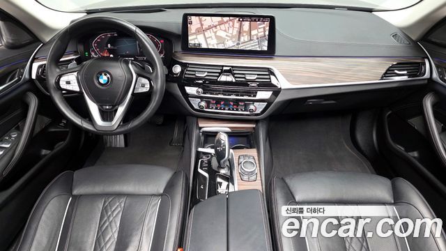 BMW 5-Series 530i xDrive Luxury