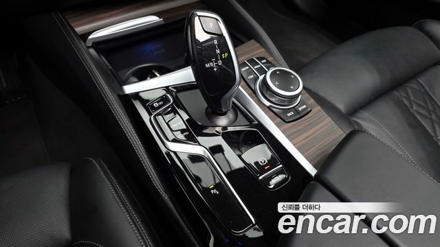 BMW 5-Series 530i xDrive Luxury