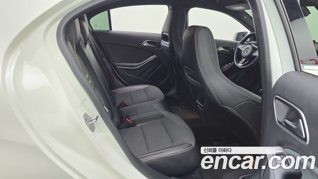Mercedes-Benz A-Class A200
