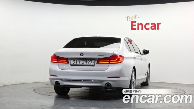 BMW 5-Series 520i Luxury