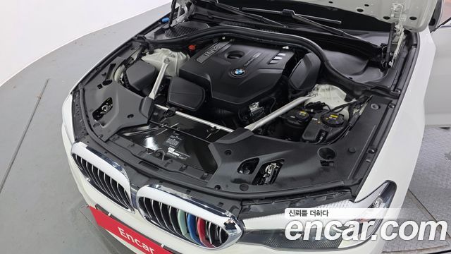 BMW 5-Series 520i Luxury