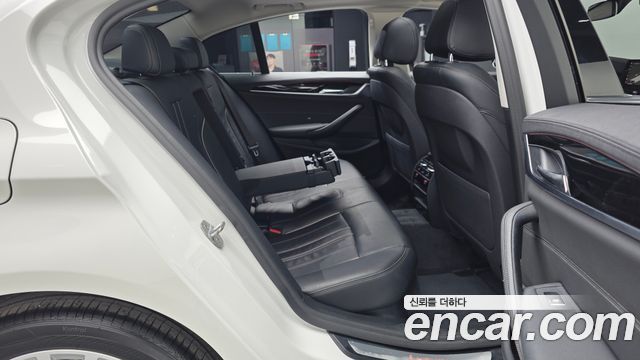 BMW 5-Series 520i Luxury
