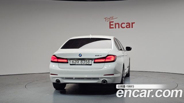 BMW 5-Series 520i Luxury