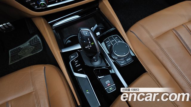 BMW 5-Series 520i Luxury