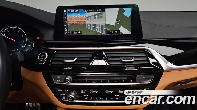 BMW 5-Series 520i Luxury